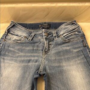 SILVER, Suki Blue Capri Denim Jeans